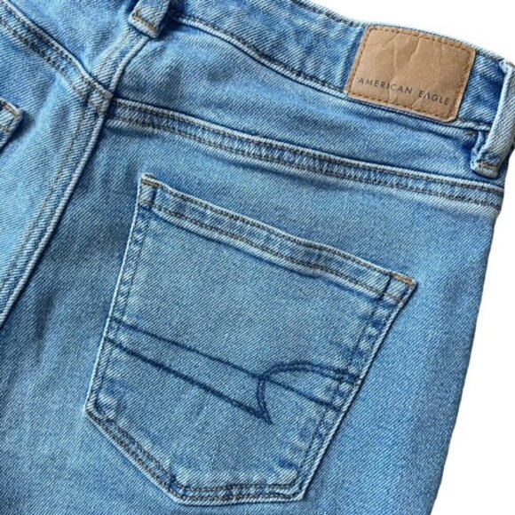 AMERICAN EAGLE High-Waisted Stretch Mom Jeans - Size 2 - Picture 5 of 10